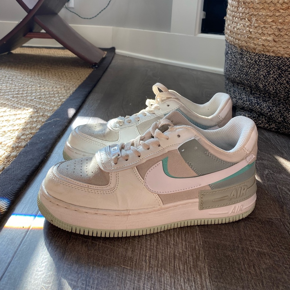 Adorable mint/green women’s Air Force 1’s. Super comfy and versatile!